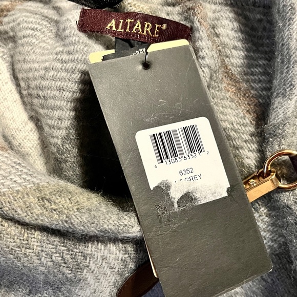Altare NWT gray wrap. OS - Picture 3 of 5